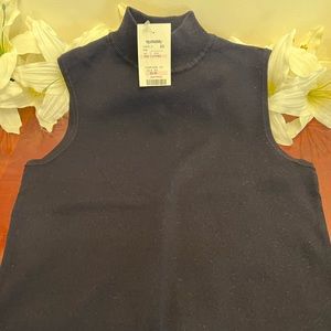WDNY new with tags Navy Knit Sleeveless Mock-neck Sweater size Large.